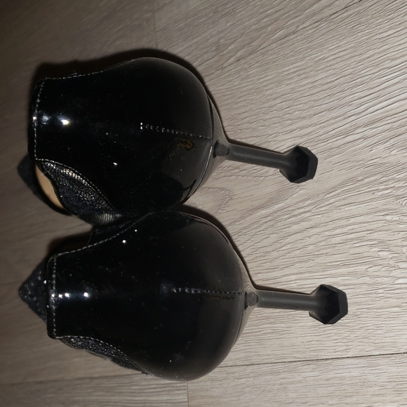 NWOT Vivienne Hu New York Black Lace Shoes Neat Style Heels - Picture 8 of 12